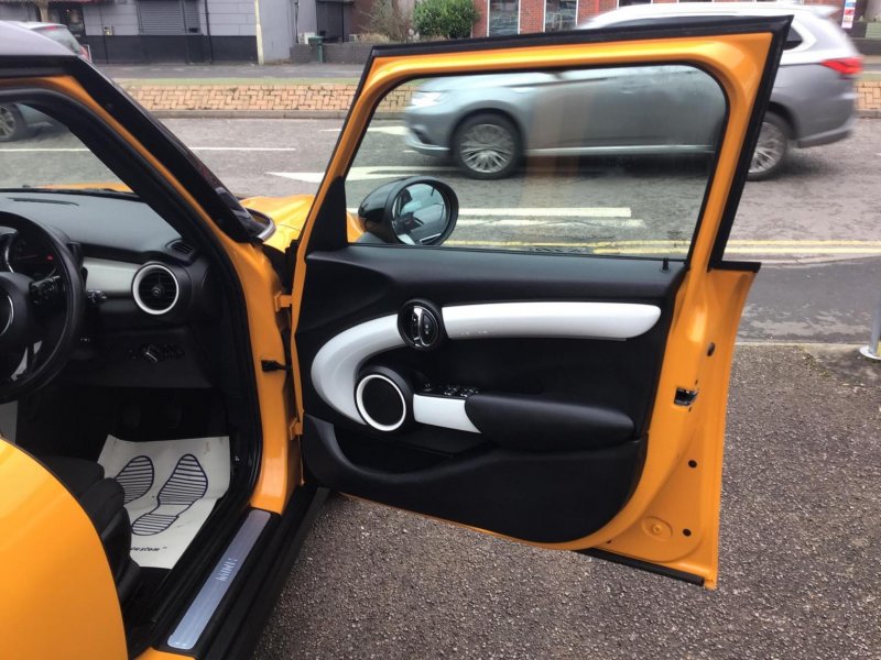 MINI HATCH