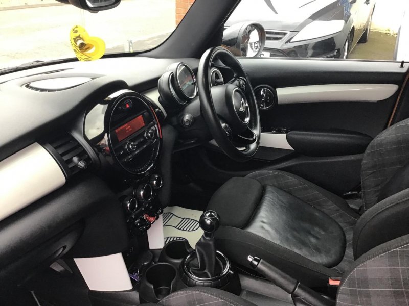 MINI HATCH