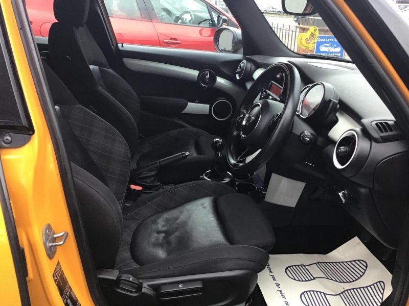MINI HATCH