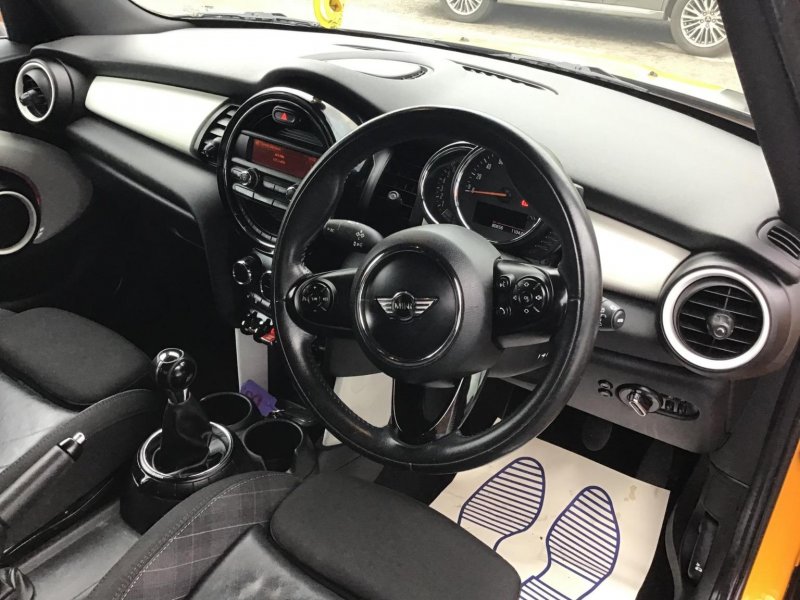 MINI HATCH