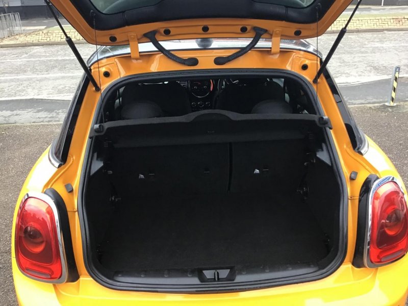 MINI HATCH
