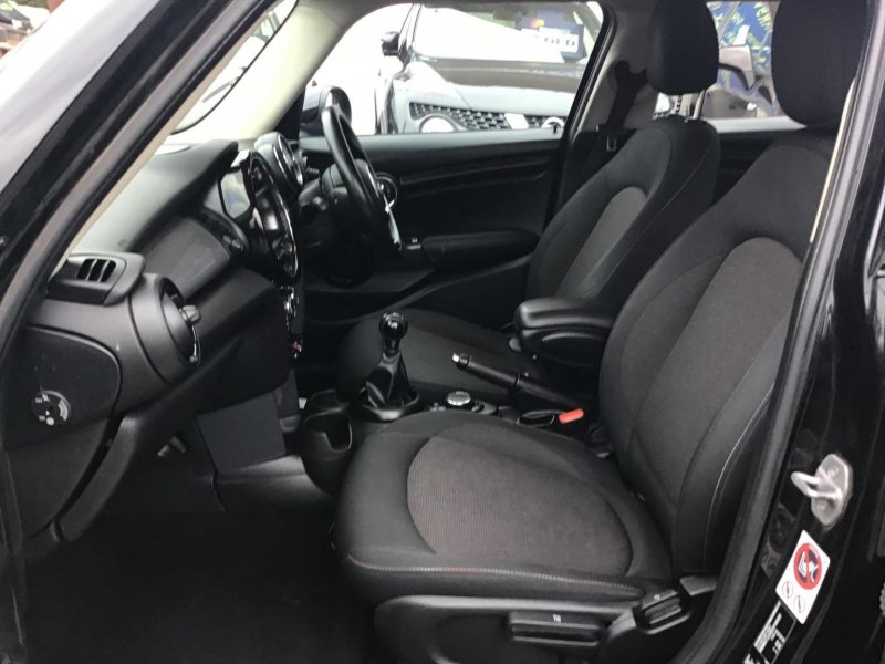 MINI HATCH